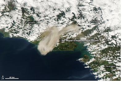 Ash from Chaparrastique volcano eruption carried downwind on 29 December 2013