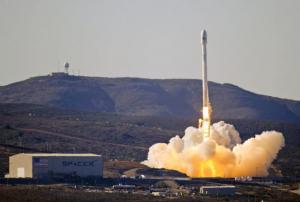 A launch of Falcon 9 in September 2013 (Image: U.S. Air Force)