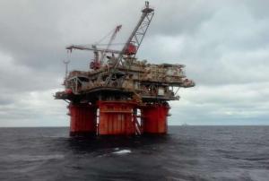 AI combines satellite data to improve oil spill detection